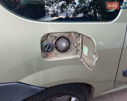 Бежевый Дачия Logan MCV, объемом двигателя 1.6 л и пробегом 285 тыс. км за 5600 $, фото 1 на Automoto.ua