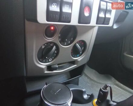 Бежевый Дачия Logan MCV, объемом двигателя 1.6 л и пробегом 285 тыс. км за 5600 $, фото 48 на Automoto.ua