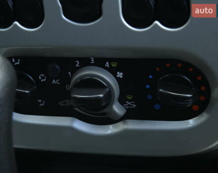 Черный Дачия Logan MCV, объемом двигателя 1.6 л и пробегом 135 тыс. км за 6950 $, фото 26 на Automoto.ua