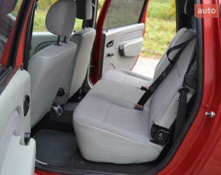 Красный Дачия Logan MCV, объемом двигателя 1.6 л и пробегом 192 тыс. км за 4900 $, фото 26 на Automoto.ua