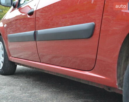 Красный Дачия Logan MCV, объемом двигателя 1.6 л и пробегом 192 тыс. км за 4900 $, фото 11 на Automoto.ua