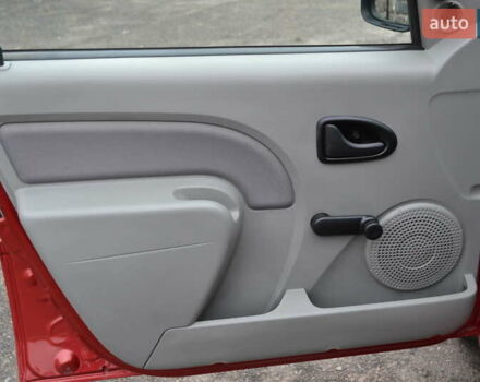 Красный Дачия Logan MCV, объемом двигателя 1.6 л и пробегом 192 тыс. км за 4900 $, фото 23 на Automoto.ua