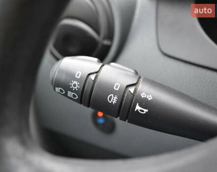 Красный Дачия Logan MCV, объемом двигателя 1.6 л и пробегом 192 тыс. км за 4900 $, фото 34 на Automoto.ua