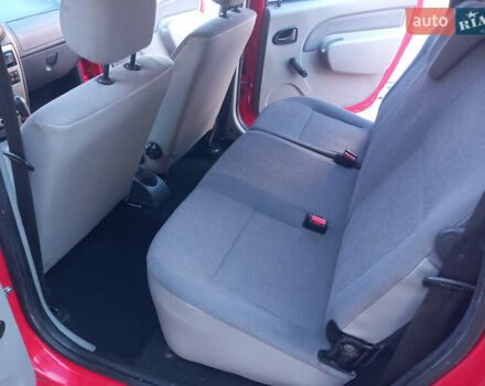 Красный Дачия Logan MCV, объемом двигателя 1.6 л и пробегом 242 тыс. км за 4850 $, фото 9 на Automoto.ua