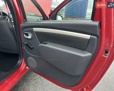Красный Дачия Logan MCV, объемом двигателя 1.6 л и пробегом 120 тыс. км за 7300 $, фото 43 на Automoto.ua