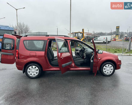 Красный Дачия Logan MCV, объемом двигателя 1.6 л и пробегом 120 тыс. км за 7300 $, фото 62 на Automoto.ua