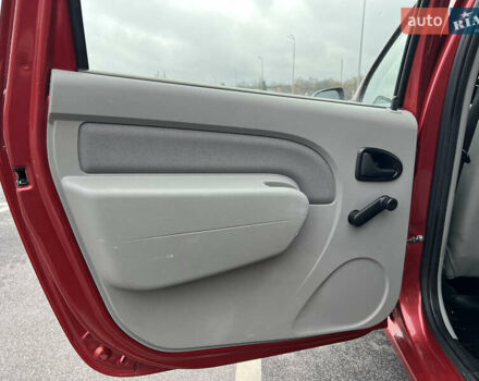 Красный Дачия Logan MCV, объемом двигателя 1.6 л и пробегом 161 тыс. км за 7200 $, фото 11 на Automoto.ua