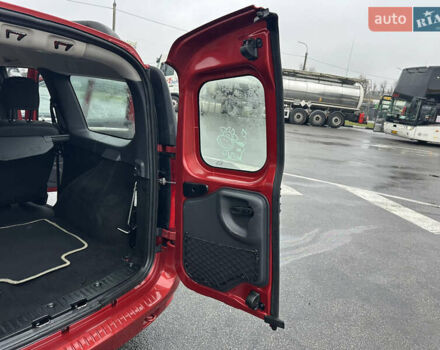 Красный Дачия Logan MCV, объемом двигателя 1.6 л и пробегом 120 тыс. км за 7300 $, фото 41 на Automoto.ua