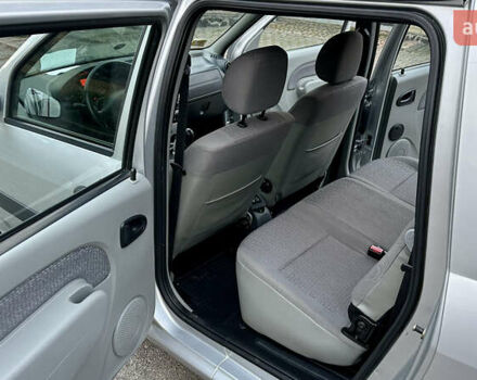 Сірий Дачія Logan MCV, об'ємом двигуна 1.6 л та пробігом 202 тис. км за 4400 $, фото 11 на Automoto.ua