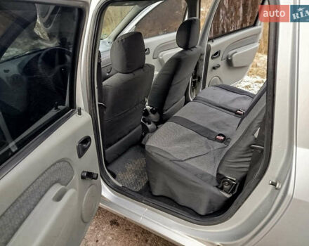 Серый Дачия Logan MCV, объемом двигателя 1.6 л и пробегом 214 тыс. км за 5000 $, фото 6 на Automoto.ua