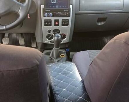 Серый Дачия Logan MCV, объемом двигателя 1.6 л и пробегом 278 тыс. км за 6000 $, фото 2 на Automoto.ua