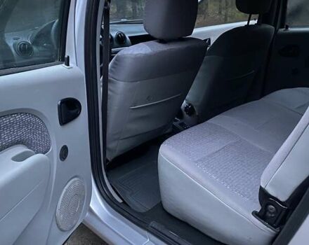 Серый Дачия Logan MCV, объемом двигателя 1.6 л и пробегом 196 тыс. км за 3900 $, фото 4 на Automoto.ua