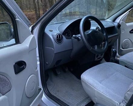 Серый Дачия Logan MCV, объемом двигателя 1.6 л и пробегом 196 тыс. км за 3900 $, фото 2 на Automoto.ua