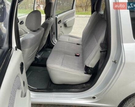Сірий Дачія Logan MCV, об'ємом двигуна 1.6 л та пробігом 196 тис. км за 4100 $, фото 12 на Automoto.ua