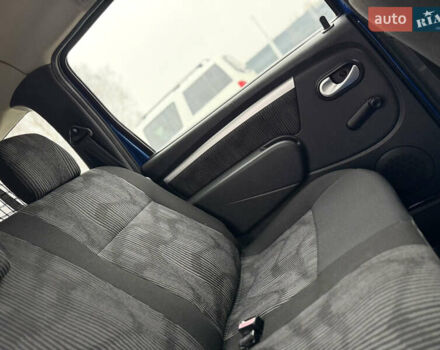 Синий Дачия Logan MCV, объемом двигателя 1.6 л и пробегом 200 тыс. км за 6400 $, фото 88 на Automoto.ua