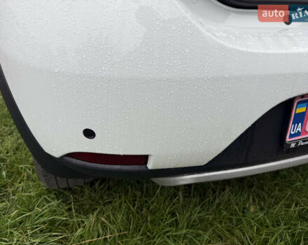 Дачия Sandero StepWay 2015 в Нововолынск на Automoto.ua Белый Дачия Sandero StepWay, объемом двигателя 0.9 л и пробегом 190 тыс. км за 6800 $, фото 8 на Automoto.ua