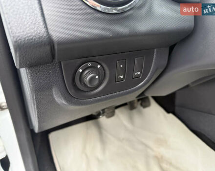 Дачия Sandero StepWay 2015 в Нововолынск на Automoto.ua Белый Дачия Sandero StepWay, объемом двигателя 0.9 л и пробегом 190 тыс. км за 6800 $, фото 12 на Automoto.ua