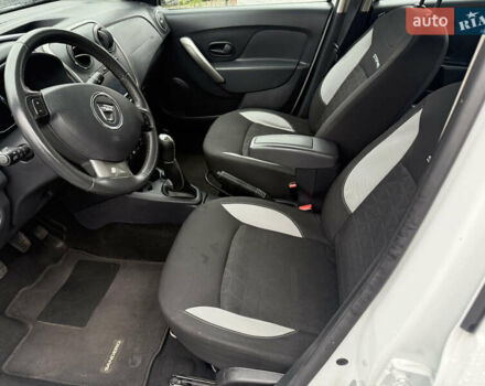Дачия Sandero StepWay 2015 в Нововолынск на Automoto.ua Белый Дачия Sandero StepWay, объемом двигателя 0.9 л и пробегом 190 тыс. км за 6800 $, фото 18 на Automoto.ua