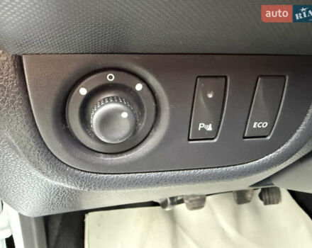 Дачия Sandero StepWay 2015 в Нововолынск на Automoto.ua Белый Дачия Sandero StepWay, объемом двигателя 0.9 л и пробегом 190 тыс. км за 6800 $, фото 17 на Automoto.ua