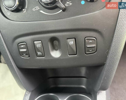 Дачия Sandero StepWay 2015 в Нововолынск на Automoto.ua Белый Дачия Sandero StepWay, объемом двигателя 0.9 л и пробегом 190 тыс. км за 6800 $, фото 15 на Automoto.ua