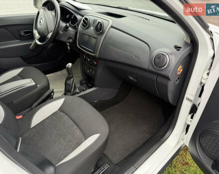 Дачия Sandero StepWay 2015 в Нововолынск на Automoto.ua Белый Дачия Sandero StepWay, объемом двигателя 0.9 л и пробегом 190 тыс. км за 6800 $, фото 10 на Automoto.ua