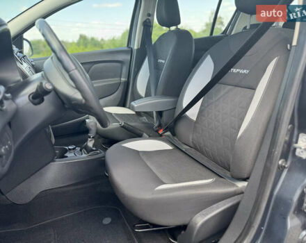 Черный Дачия Sandero StepWay, объемом двигателя 0.9 л и пробегом 73 тыс. км за 8400 $, фото 5 на Automoto.ua