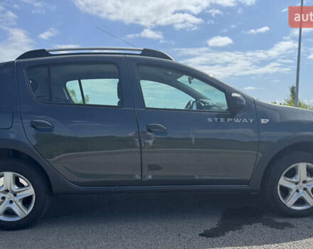 Черный Дачия Sandero StepWay, объемом двигателя 0.9 л и пробегом 73 тыс. км за 8400 $, фото 2 на Automoto.ua