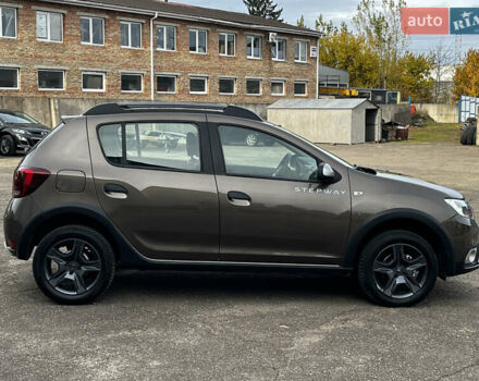 Коричневый Дачия Sandero StepWay, объемом двигателя 0.9 л и пробегом 137 тыс. км за 8699 $, фото 3 на Automoto.ua