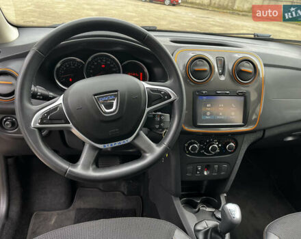 Коричневый Дачия Sandero StepWay, объемом двигателя 0.9 л и пробегом 137 тыс. км за 8699 $, фото 23 на Automoto.ua