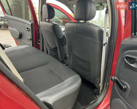 Красный Дачия Sandero StepWay, объемом двигателя 1.6 л и пробегом 100 тыс. км за 6700 $, фото 24 на Automoto.ua