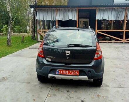 Красный Дачия Sandero StepWay, объемом двигателя 1.6 л и пробегом 140 тыс. км за 7100 $, фото 3 на Automoto.ua