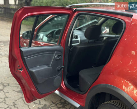 Красный Дачия Sandero StepWay, объемом двигателя 1.6 л и пробегом 135 тыс. км за 6750 $, фото 13 на Automoto.ua