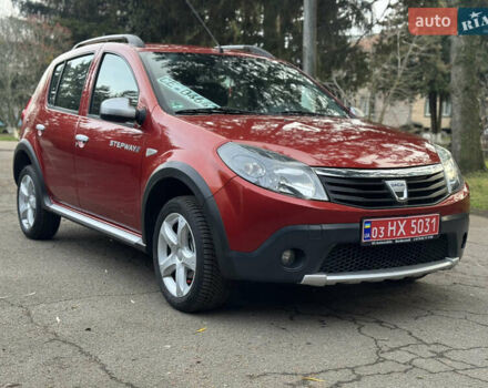 Красный Дачия Sandero StepWay, объемом двигателя 1.6 л и пробегом 135 тыс. км за 6750 $, фото 3 на Automoto.ua