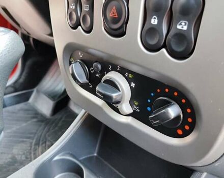 Дачия Sandero StepWay 2011 в Глухове на Automoto.ua Красный Дачия Sandero StepWay, объемом двигателя 1.6 л и пробегом 157 тыс. км за 6600 $, фото 12 на Automoto.ua