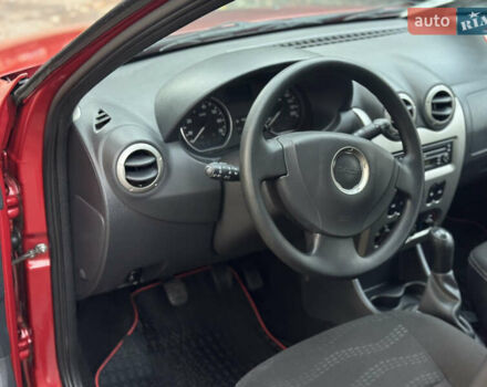 Красный Дачия Sandero StepWay, объемом двигателя 1.6 л и пробегом 135 тыс. км за 6750 $, фото 11 на Automoto.ua