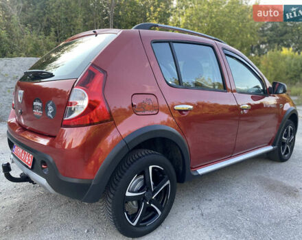 Дачия Sandero StepWay 2011 в Хороле на Automoto.ua Красный Дачия Sandero StepWay, объемом двигателя 1.6 л и пробегом 174 тыс. км за 6700 $, фото 4 на Automoto.ua