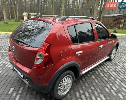 Красный Дачия Sandero StepWay, объемом двигателя 1.6 л и пробегом 166 тыс. км за 5699 $, фото 3 на Automoto.ua