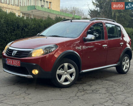 Красный Дачия Sandero StepWay, объемом двигателя 1.6 л и пробегом 135 тыс. км за 6750 $, фото 1 на Automoto.ua