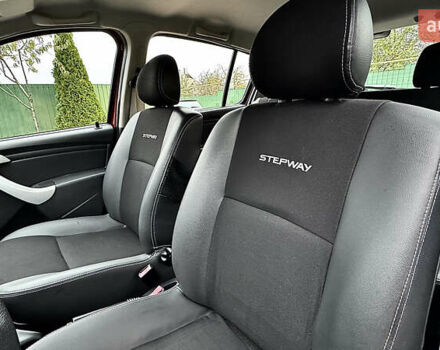Красный Дачия Sandero StepWay, объемом двигателя 1.6 л и пробегом 115 тыс. км за 7599 $, фото 43 на Automoto.ua