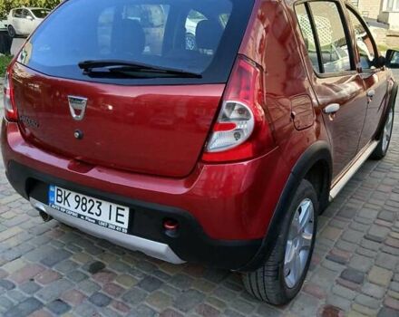 Красный Дачия Sandero StepWay, объемом двигателя 1.6 л и пробегом 135 тыс. км за 7200 $, фото 2 на Automoto.ua
