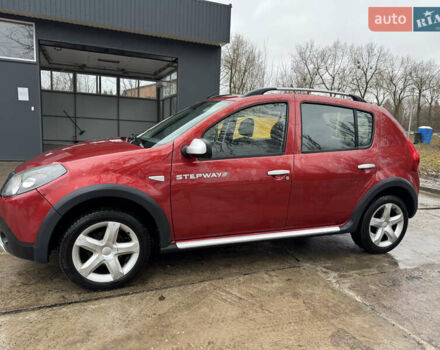 Красный Дачия Sandero StepWay, объемом двигателя 1.6 л и пробегом 185 тыс. км за 7350 $, фото 2 на Automoto.ua