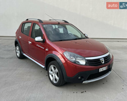 Красный Дачия Sandero StepWay, объемом двигателя 1.6 л и пробегом 139 тыс. км за 7350 $, фото 2 на Automoto.ua
