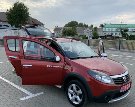 Красный Дачия Sandero StepWay, объемом двигателя 1.6 л и пробегом 137 тыс. км за 6899 $, фото 1 на Automoto.ua
