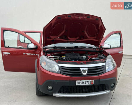 Красный Дачия Sandero StepWay, объемом двигателя 1.6 л и пробегом 139 тыс. км за 7350 $, фото 135 на Automoto.ua