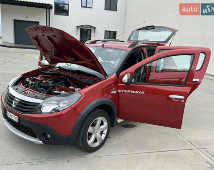 Красный Дачия Sandero StepWay, объемом двигателя 1.6 л и пробегом 139 тыс. км за 7350 $, фото 139 на Automoto.ua