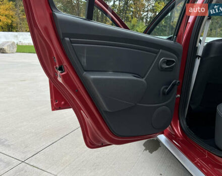 Красный Дачия Sandero StepWay, объемом двигателя 1.6 л и пробегом 139 тыс. км за 7350 $, фото 83 на Automoto.ua