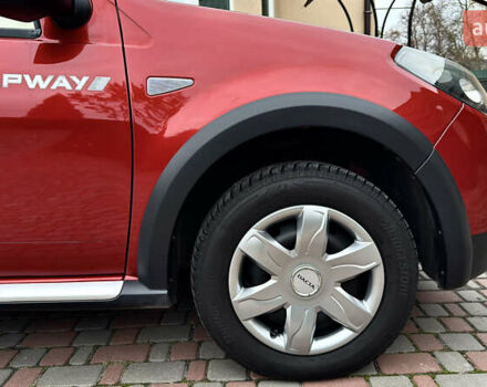 Красный Дачия Sandero StepWay, объемом двигателя 1.6 л и пробегом 115 тыс. км за 7599 $, фото 79 на Automoto.ua
