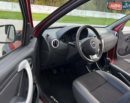 Красный Дачия Sandero StepWay, объемом двигателя 1.6 л и пробегом 139 тыс. км за 7350 $, фото 62 на Automoto.ua