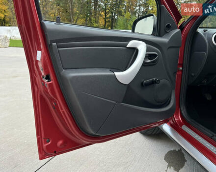 Красный Дачия Sandero StepWay, объемом двигателя 1.6 л и пробегом 139 тыс. км за 7350 $, фото 78 на Automoto.ua