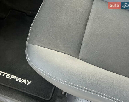 Красный Дачия Sandero StepWay, объемом двигателя 1.6 л и пробегом 139 тыс. км за 7350 $, фото 66 на Automoto.ua